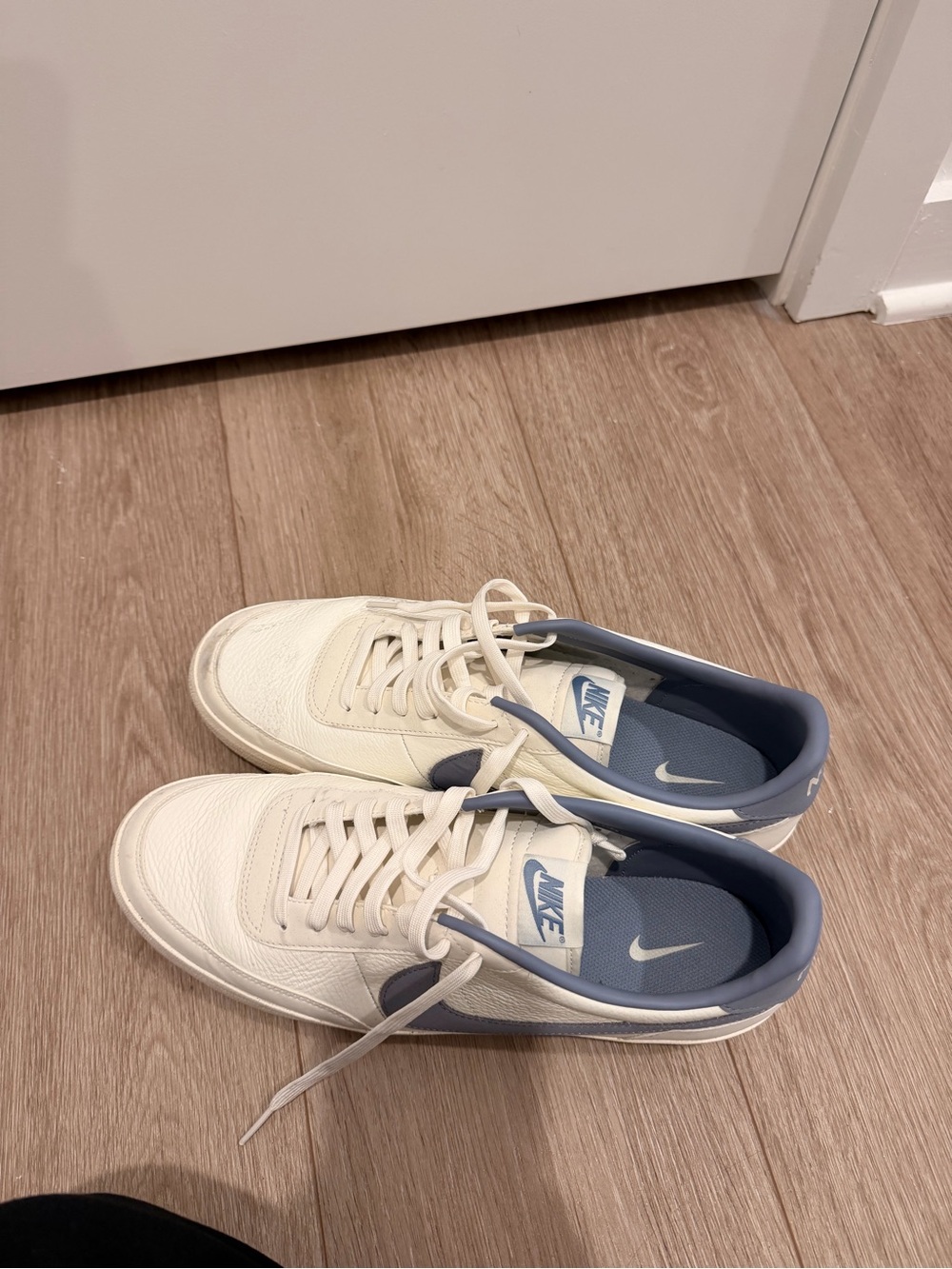 Nike Men’s Sneakers in White and Blue - Picture 3 of 5